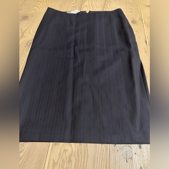 Vintage Dolce & Gabbana Virgin Wool Navy Pencil Skirt- mint condition - Picture 7 of 7